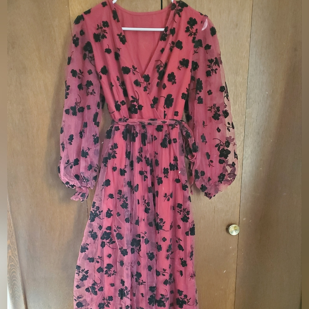 STUNNING Maroon and Black Rose Long Sleeve Dress
